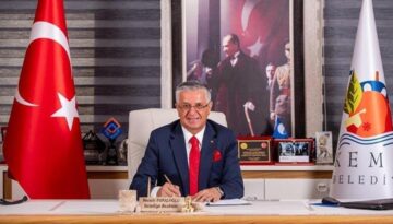 Kemer Belediye Başkanı Topaloğlu ve 8 meclis üyesi CHP’den istifa etti
