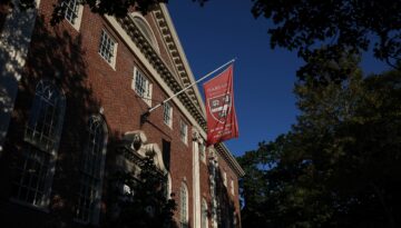 Kıbrıslı Türk profesör Harvard’da dekan oldu