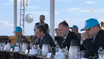KKTC Başbakanı Üstel, tatbikatta “Bir gece ansızın gelebilirim” şarkısına eşlik etti