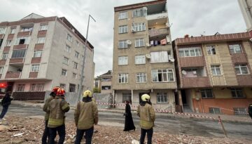 Küçükçekmece’de 7 katlı bina tahliye edildi. Çatlama sesleri geldi