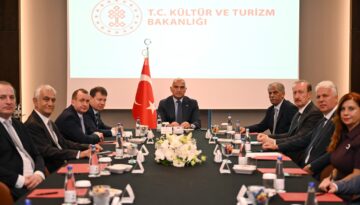 Kültür ve Turizm Bakanı Ersoy’dan Rusya ile uçak seferlerini artırma hamlesi