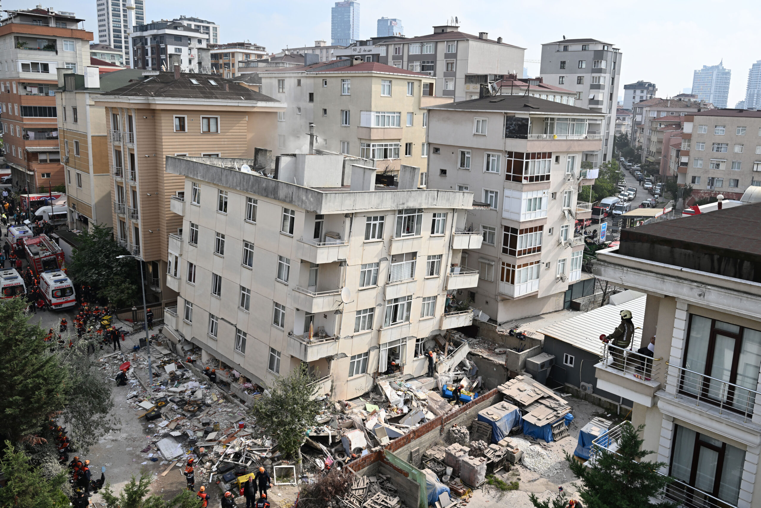 Maltepe’deki bina çökünce e-Devlet’e koştular. Ev sahibi ve kiracılar dikkat!