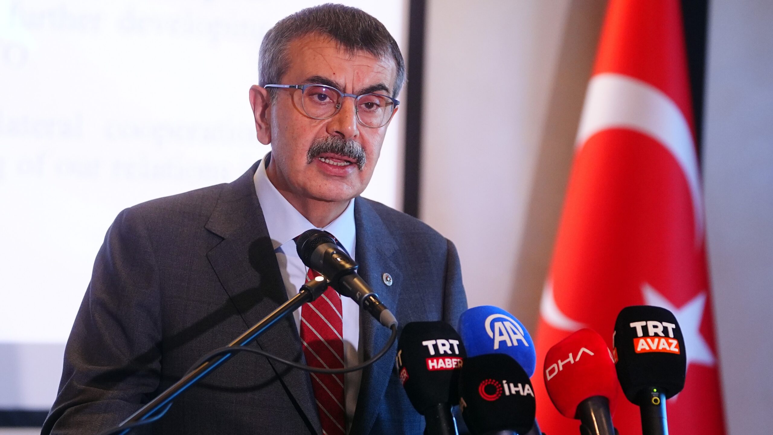 MEB’den Meta’ya dava hazırlığı. Bakan Tekin: İçerikleri çocuğun erişemeyeceği şekle sokun