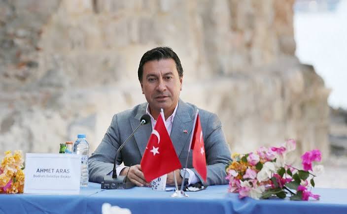 Muğla Büyükşehir Belediye Başkanı Ahmet Aras, CHP’den istifa etti