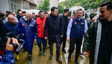 Murat Kurum’dan Özgür Özel’e sel tepkisi: “Yalan söyleyerek siyaset yapıyorlar”