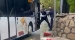 Otobüs şoförü ile kavga eden şahıs şemsiye ile saldırdı
