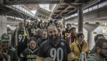 Paris’te NFL heyecanı. 80 bin sporsever Stade de France’a akın etti