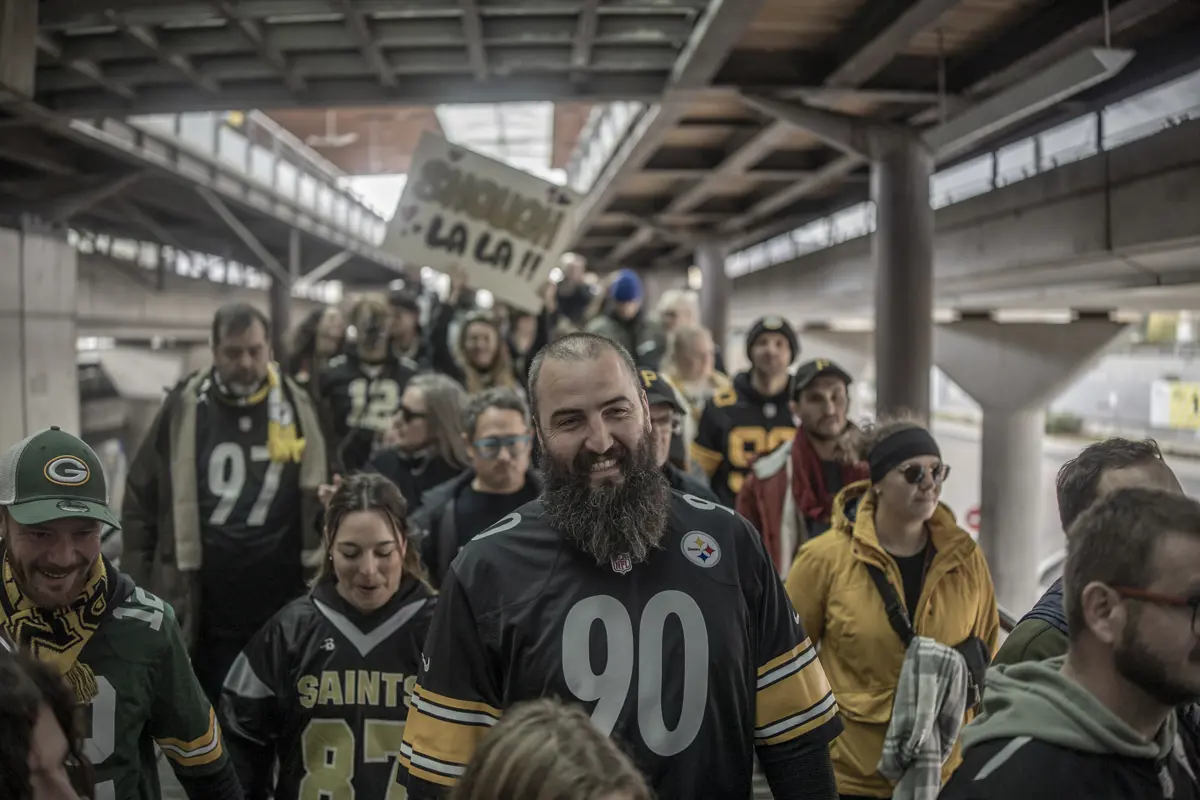Paris’te NFL heyecanı. 80 bin sporsever Stade de France’a akın etti