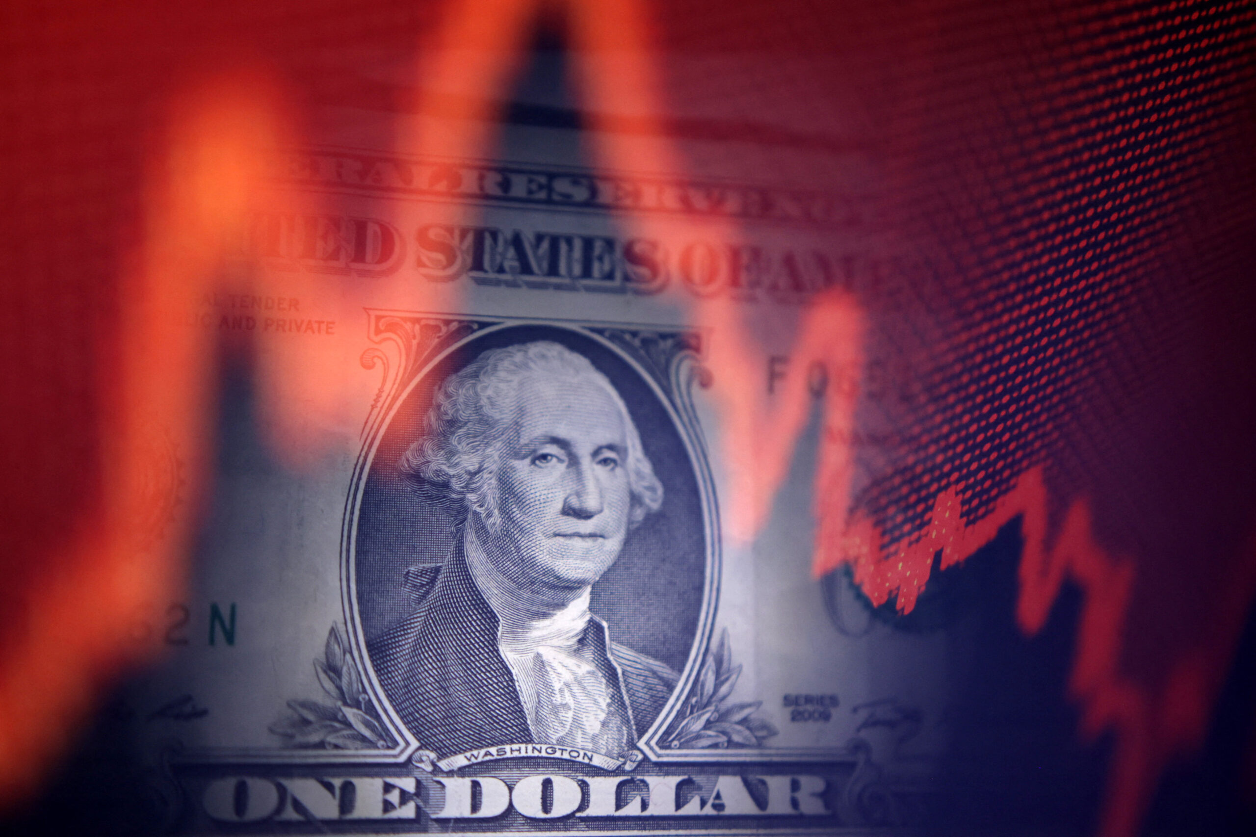 Piyasalar alarmda. Dolar son bir buçuk yılın en yüksek seviyesine çıktı