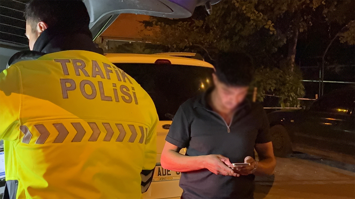 Polisin üzerine araç sürdü, “dava açarım” diyerek tehdit etti
