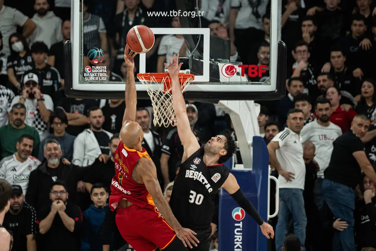 Poradaki derbide Beşiktaş, Galatasaray MCT Technic’e şans tanımadı