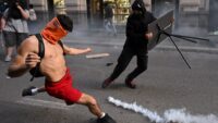 Protestolarla sarsılan Milano’da asker sokağa iniyor