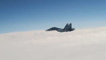 Rusya’ya ait Su-30 savaş uçağı Kaliningrad’da düştü
