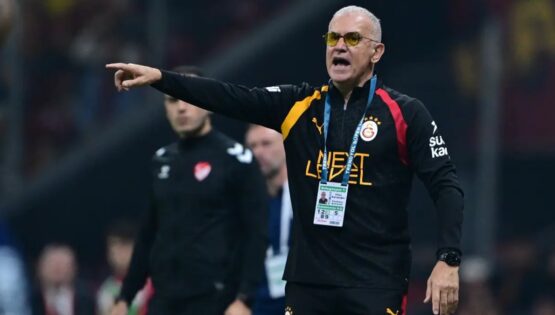 Saraloğlu. “Kırmızı karttan önce faul vardı. Hakem çok isteksizdi.”