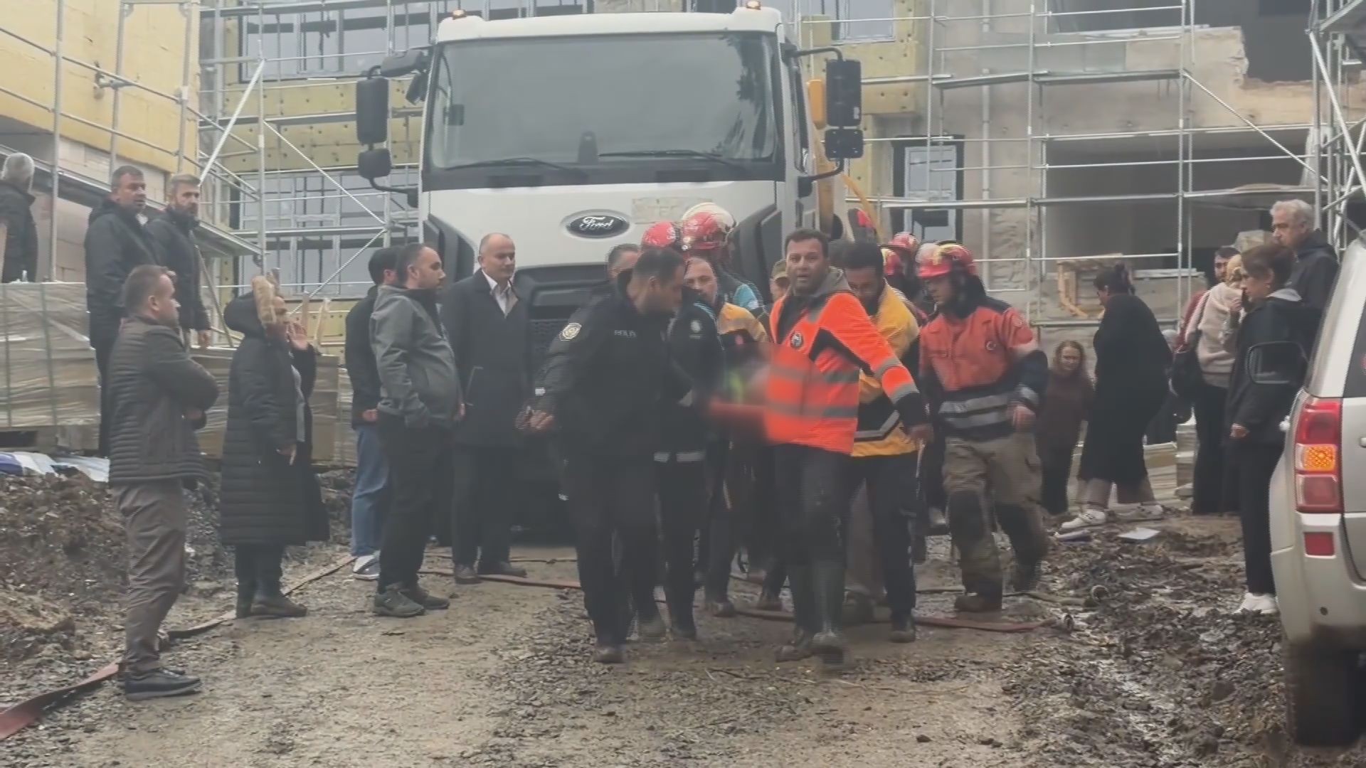 Sel nedeniyle kuyudan su tahliyesi yapan işçi hayatını kaybetti