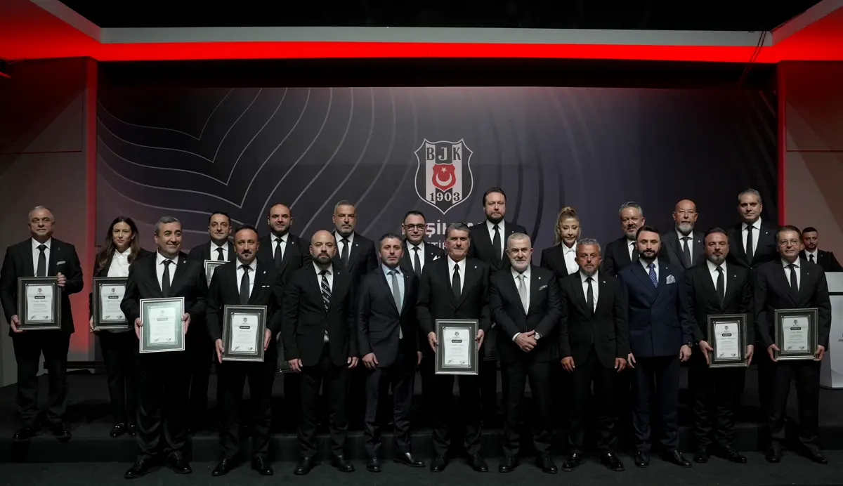 Serdar Adalı mazbatasını aldı, camiaya seslendi. “Büyük hayalleri gerçeğe dönüştüreceğiz.”