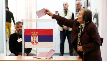 Sırbistan erken genel seçim için sandık başında