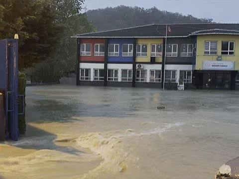 SON DAKİKA: İstanbul’da yarın okullar tatil edildi