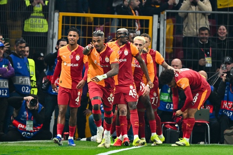 Süper Lig’de perdeyi Galatasaray açacak. Savunmada önemli eksik