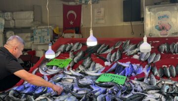 Tezgahlar bereketli. Fiyatı düştü, yüzler güldü
