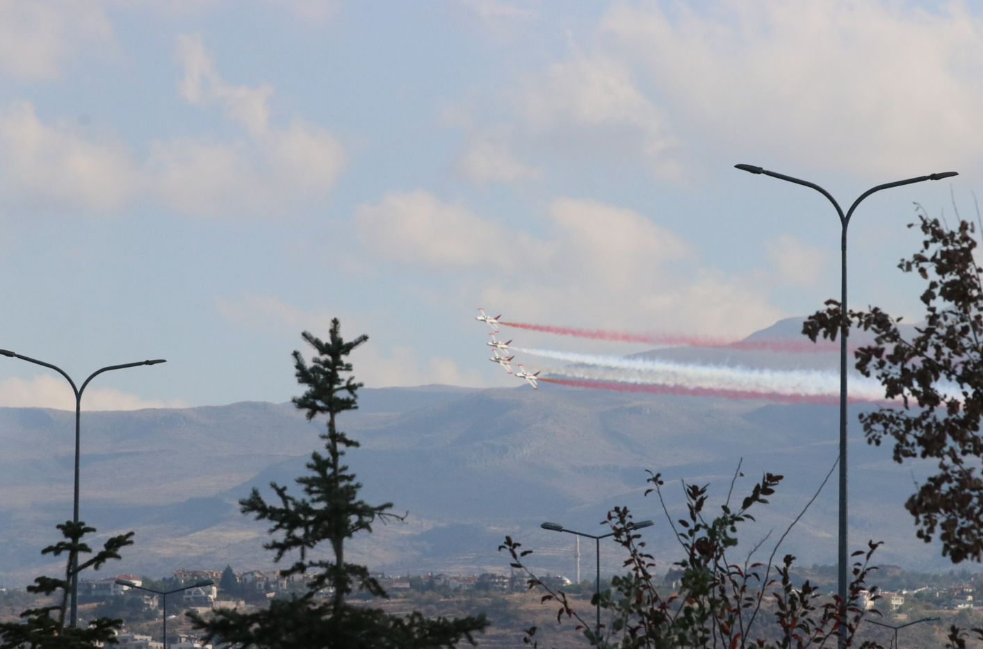 Türk Yıldızları Kayseri’de gösteri uçuşu yaptı